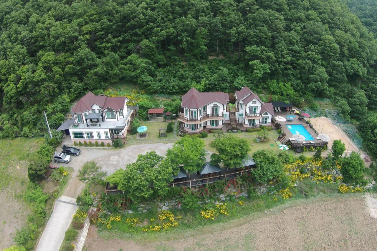 Forest Of Color Pension Hongcheon Exterior photo