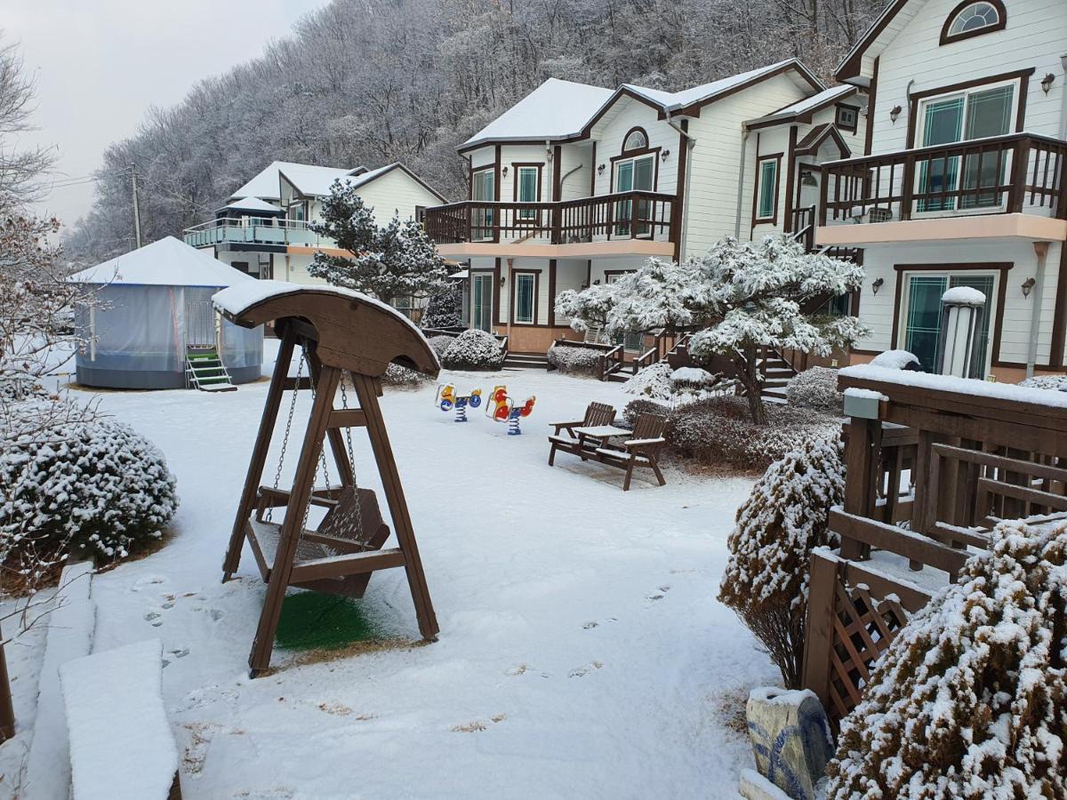 Forest Of Color Pension Hongcheon Exterior photo