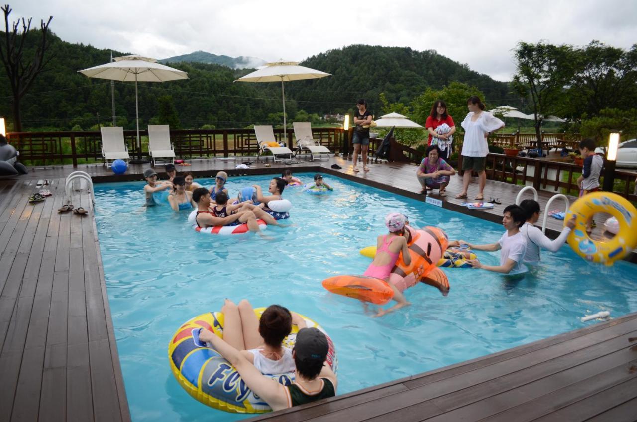 Forest Of Color Pension Hongcheon Exterior photo