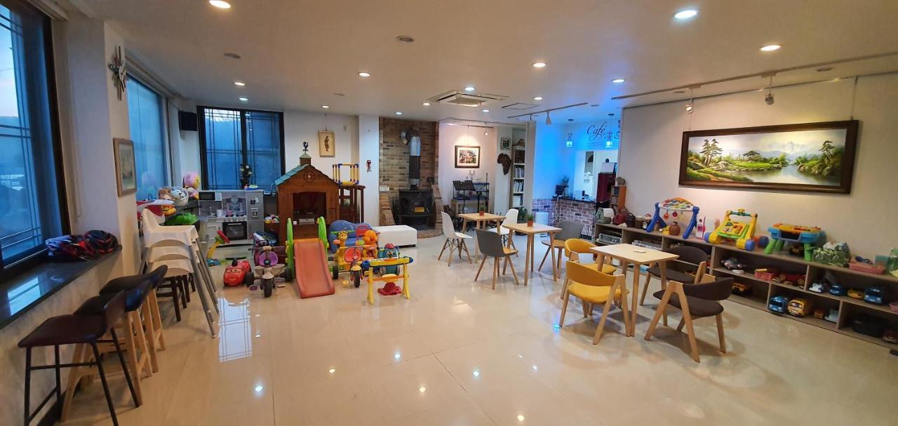 Forest Of Color Pension Hongcheon Exterior photo